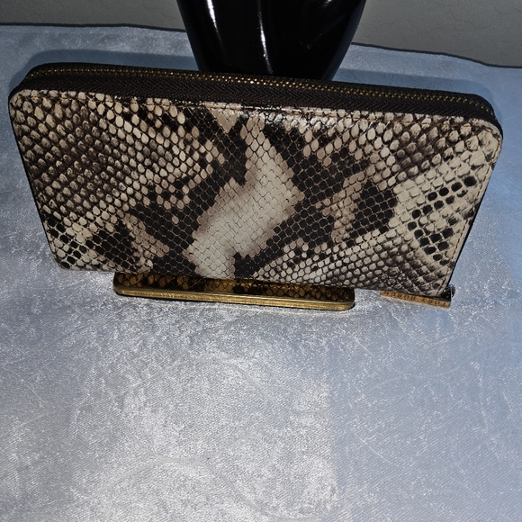 EUC Tory Burch Snakeskin Embossed Leather Zip Wallet - Picture 2 of 6